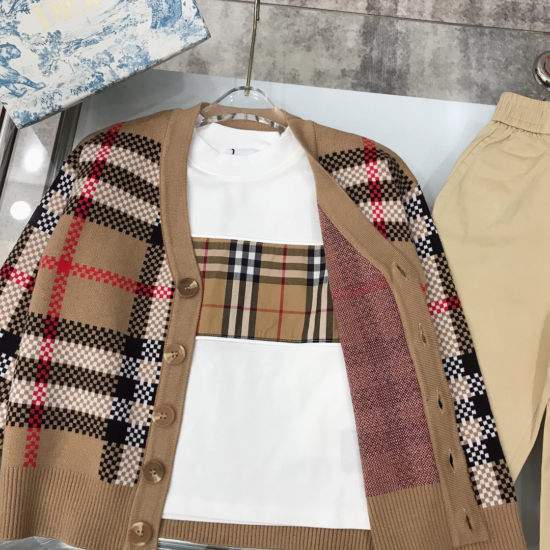 Burberry 2023/SS Qualifier Series: New Sets in White and Hidden Blue, Sizes 100-150CM - 图片 7