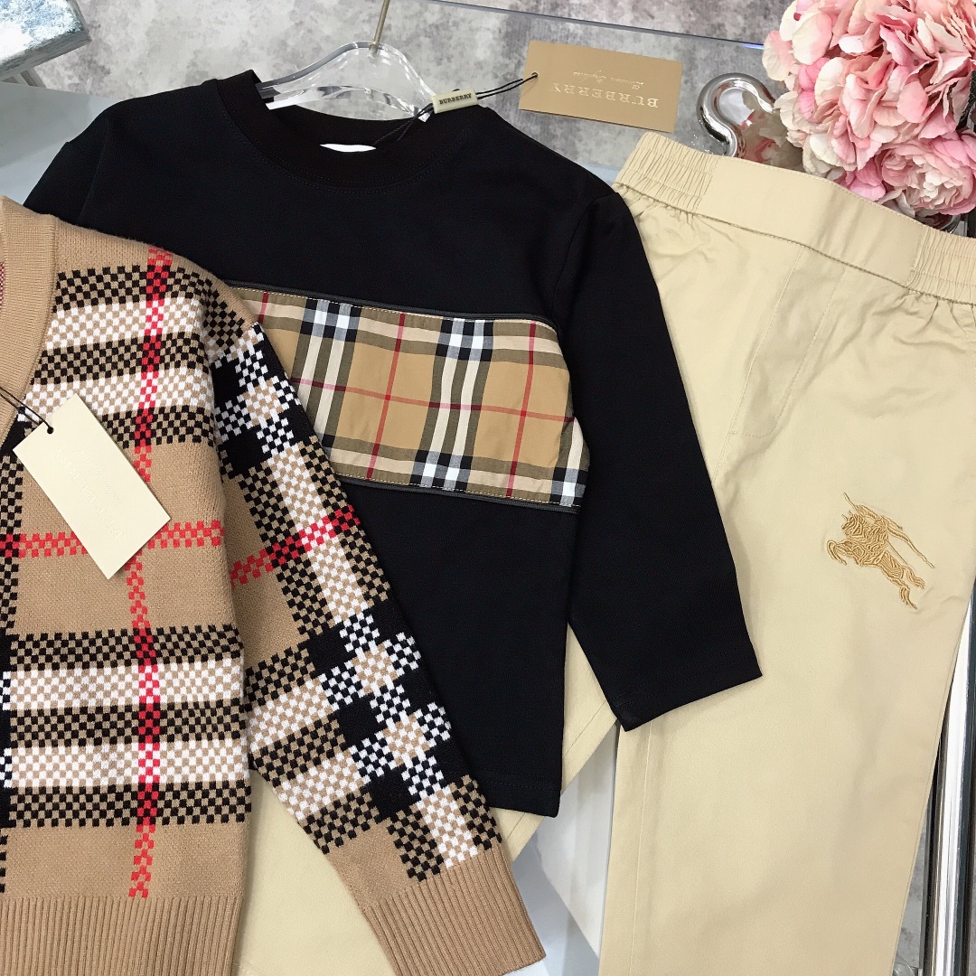 Burberry Qualifier Series 2023/SS: New T-Sweety-Sweety Collection in White and Black - 图片 3