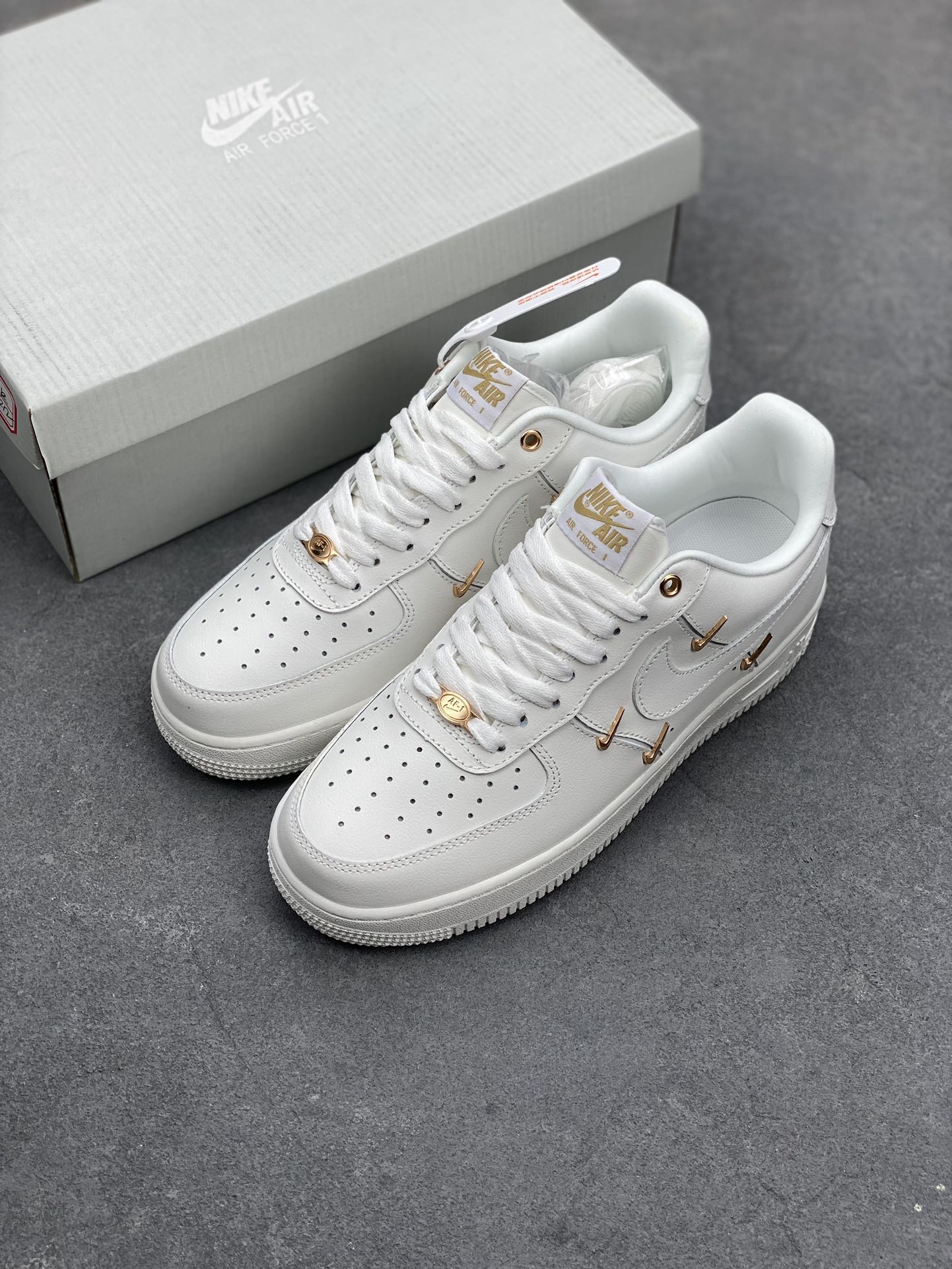 Nike Air Force 1 Low '07 All White with Mini Gold Hooks - Stylish Sneakers 9 i1693079097 6292 7