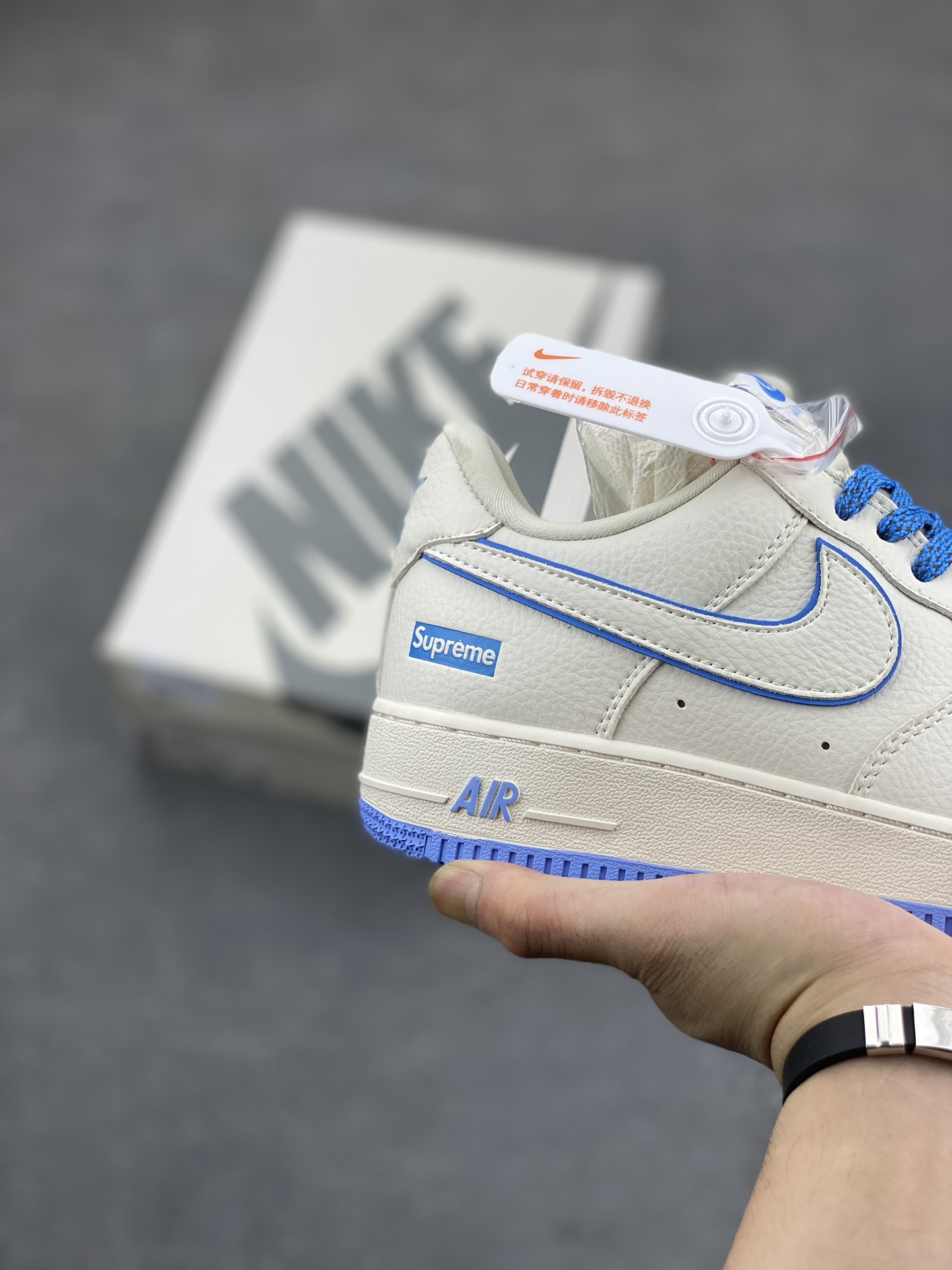 Nike Air Force 1 '07 Supreme Low-Top Sneakers - Casual Style 6 i1693079340 3770 4