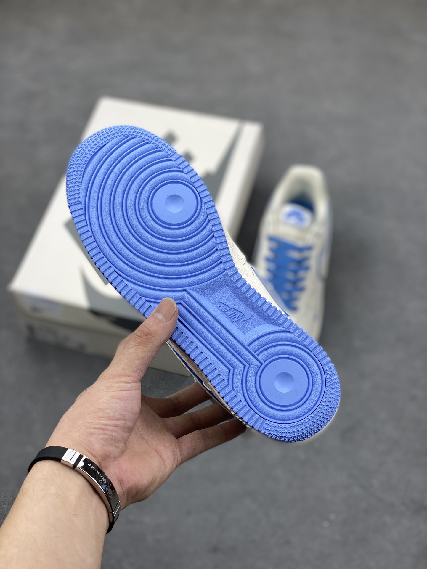 Nike Air Force 1 '07 Supreme Low-Top Sneakers - Casual Style 7 i1693079340 8082 5