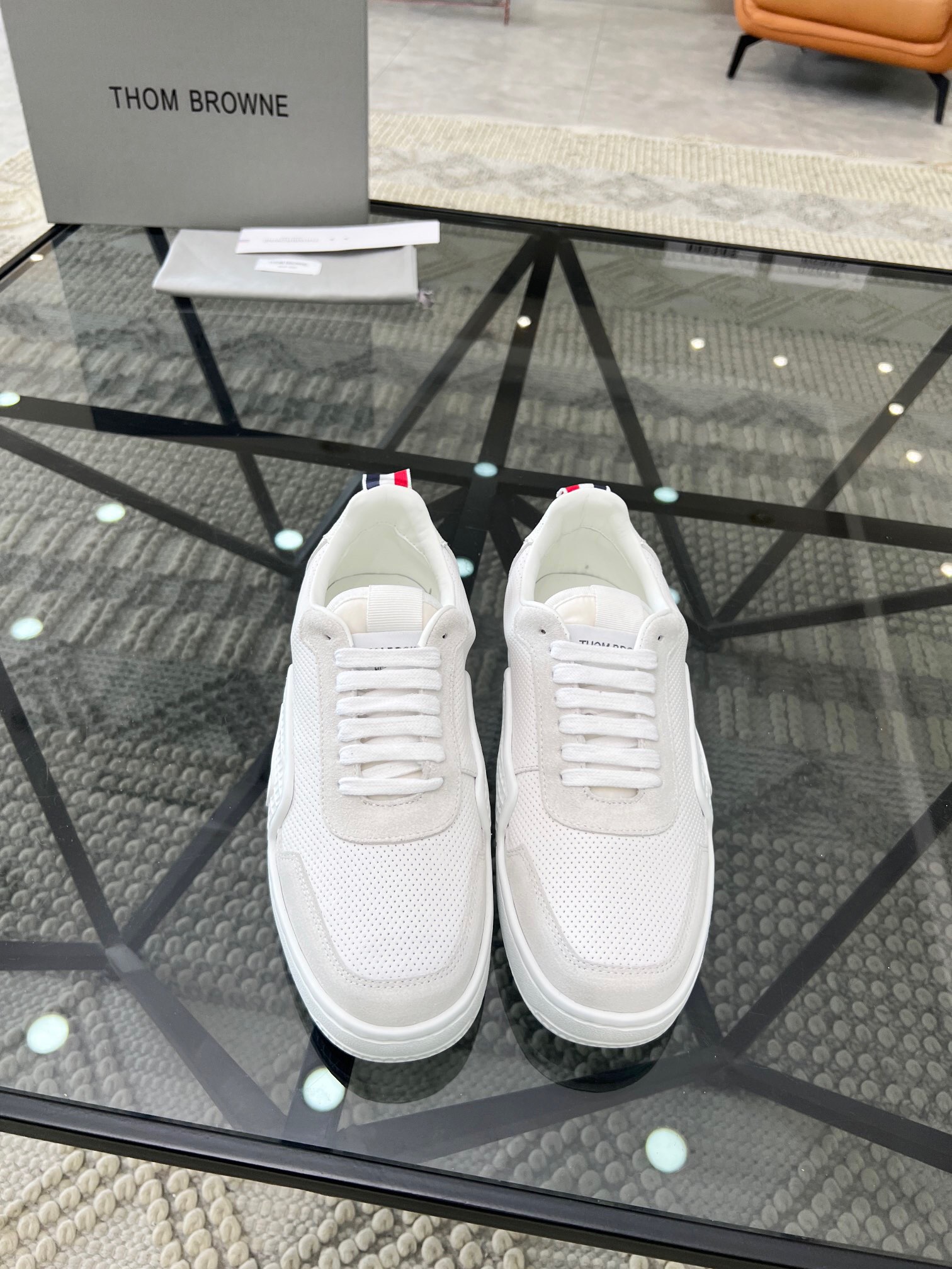 NO:216339,Brand THOM BROWNE Color Original Color Code Number 38-44 Standard Code Price Material Tom Brown New Product Casual Shoes!  Original single quality Top development latest official website [THOM BROWNE (Tom Brown)] TB official website same model [Deepic] Original single popular sports shoes cowhide matte and wool 11 original board inner beef shoe body accessories one to one open mold counter quality Dear you are still worried about wearing shoes, then you are the only choice for this shoe, you are the best choice for sports and leisure, TB-Tom Brown, thom brown, sneakers, cowhide19860909品牌THOM BROWNE 颜色原版配色 码数38-44标准码 价格 材质汤姆·布朗新品 休闲鞋！原单品质 顶级开发最新官网【THOM BROWNE（汤姆.布朗）】TB官网同款[得意]原单爆款运动鞋 牛皮 磨砂加毛呢料11原板 内里牛里鞋身配件一比一开模 专柜品质 亲们你还为穿着搭配鞋发愁那这款鞋你就是你不二的选择运动休闲两不误哦,TB-汤姆布朗,thom browne,sneakers,cowhide,Men's shoes