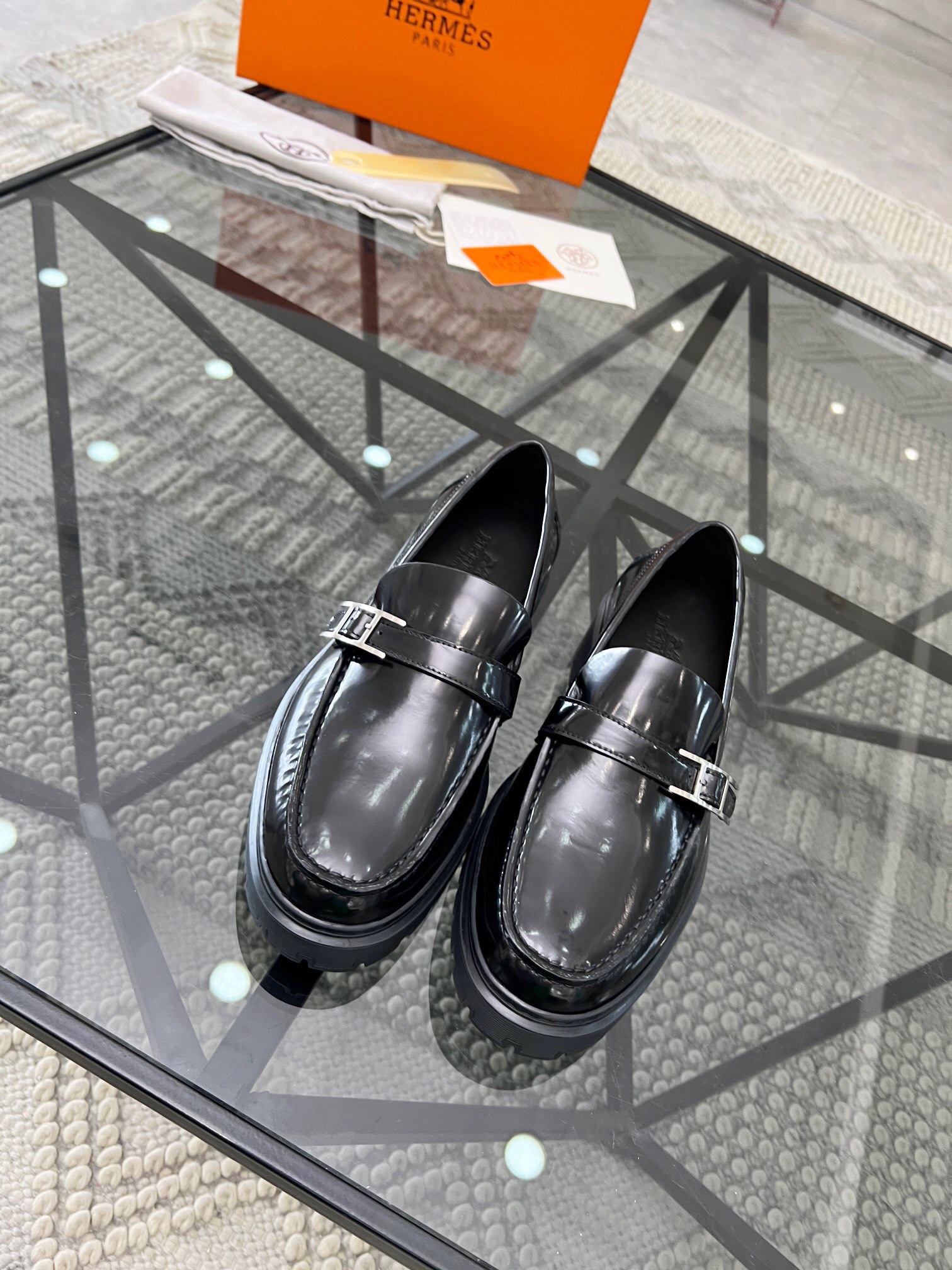 NO:216401,Brand HERMES original color matching, size 38-44 custom made 45 price, material Hermes new style, casual leather shoes, super high and top-quality, original single quality luxury material selection upper is made of imported original cowhide   cowhide inner pure handmade only for comfortable wearing experience, original rubber wear-resistant sole, Hermes leather shoes, hermes, hermes, cowhide19860909品牌HERMES 颜色原版配色 码数38-44定做45 价格 材质爱马仕新款 休闲 皮鞋 超高顶级 原单品质奢华选材鞋面采用进口原版牛皮制作 牛皮内里纯手工打造只为舒适的穿着体验原版橡胶耐磨大底大底,爱马仕 皮鞋,hermes,hermes,cowhide,Men's shoes