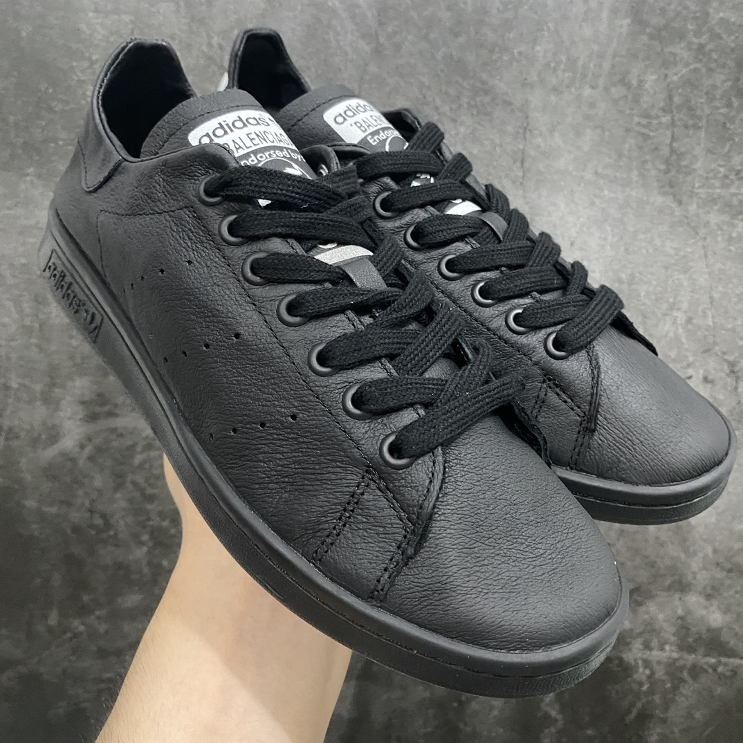 【OK版本】Balenciaga x Adidas Originals StanSmith巴黎世家阿迪达斯联名款史密斯做旧风运动鞋 HP6779n鞋面整体超软头层小牛皮  牛皮软而细腻 毛孔清晰可见，上脚柔软度完美，知名顶级大厂出品，品质信得过💪🏻 尺码 35 36 37 38 39 40 41 42 43 44 45-莆田鞋批发中心