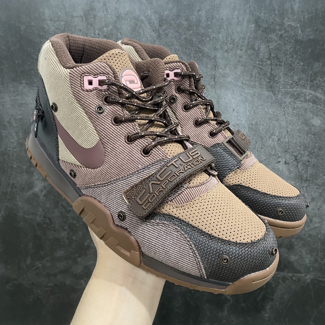 【纯原版】CACT.US CORP x Air Trainer 1“Wheat”棕nTravis Scott联名款  复古高帮休闲训练鞋n#原楦原纸板开发 一致匹配原版n#鞋舌暗藏防水可拆式覆面n#灯芯绒与网眼质塑造不一样鞋款n#鞋侧经典的反勾造型 彰显联名身份#后跟独特的拉链设计搭配圆柱形鞋带n#呈现出复古鞋款独特的气质 官方货号：DR7515-200 尺码：40 40.5 41 42 42.5 43 44 44.5 45 46 47.5-莆田鞋批发中心