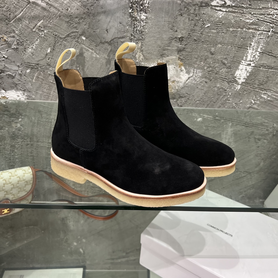 Stylish and Versatile: Common Projects Chelsea Boots for All Seasons - 图片 3