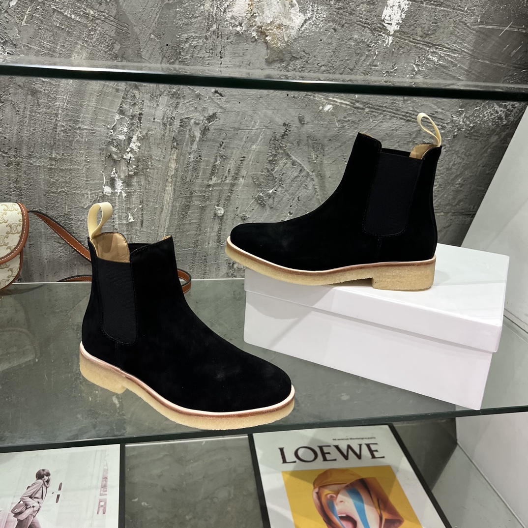 Stylish and Versatile: Common Projects Chelsea Boots for All Seasons - 图片 7