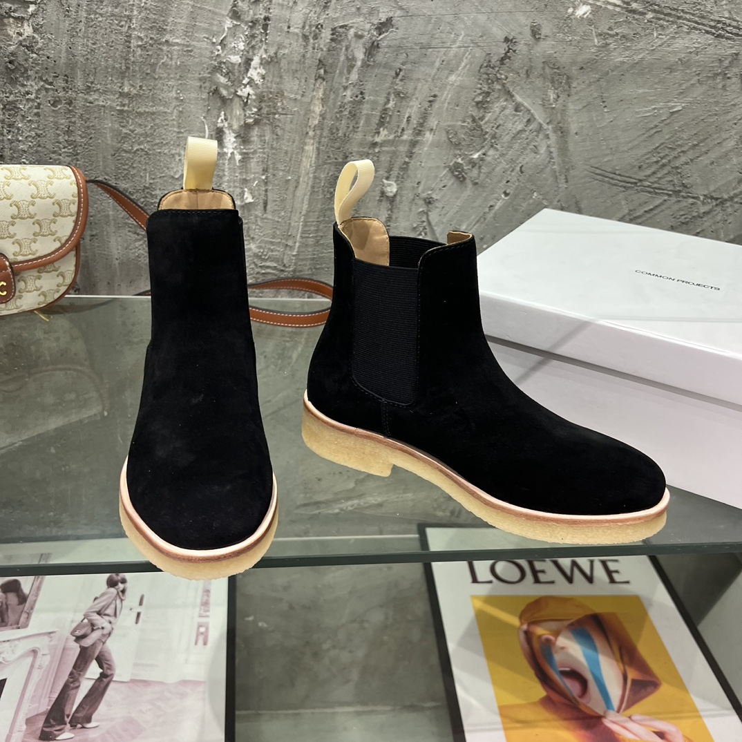 Stylish and Versatile: Common Projects Chelsea Boots for All Seasons - 图片 6