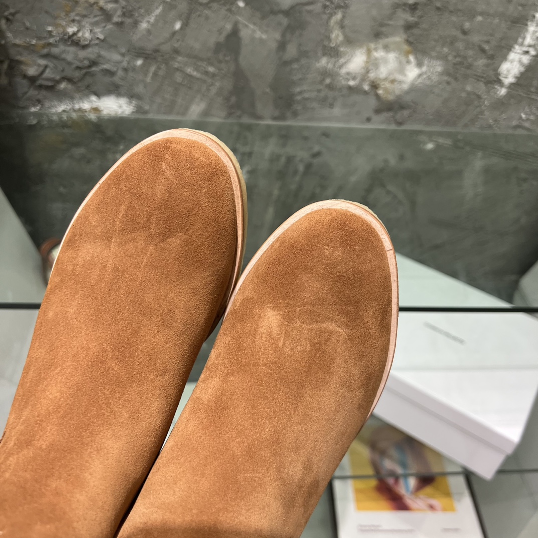 Timeless Unisex Common Projects Chelsea Boots for Year-Round Wear - 图片 4