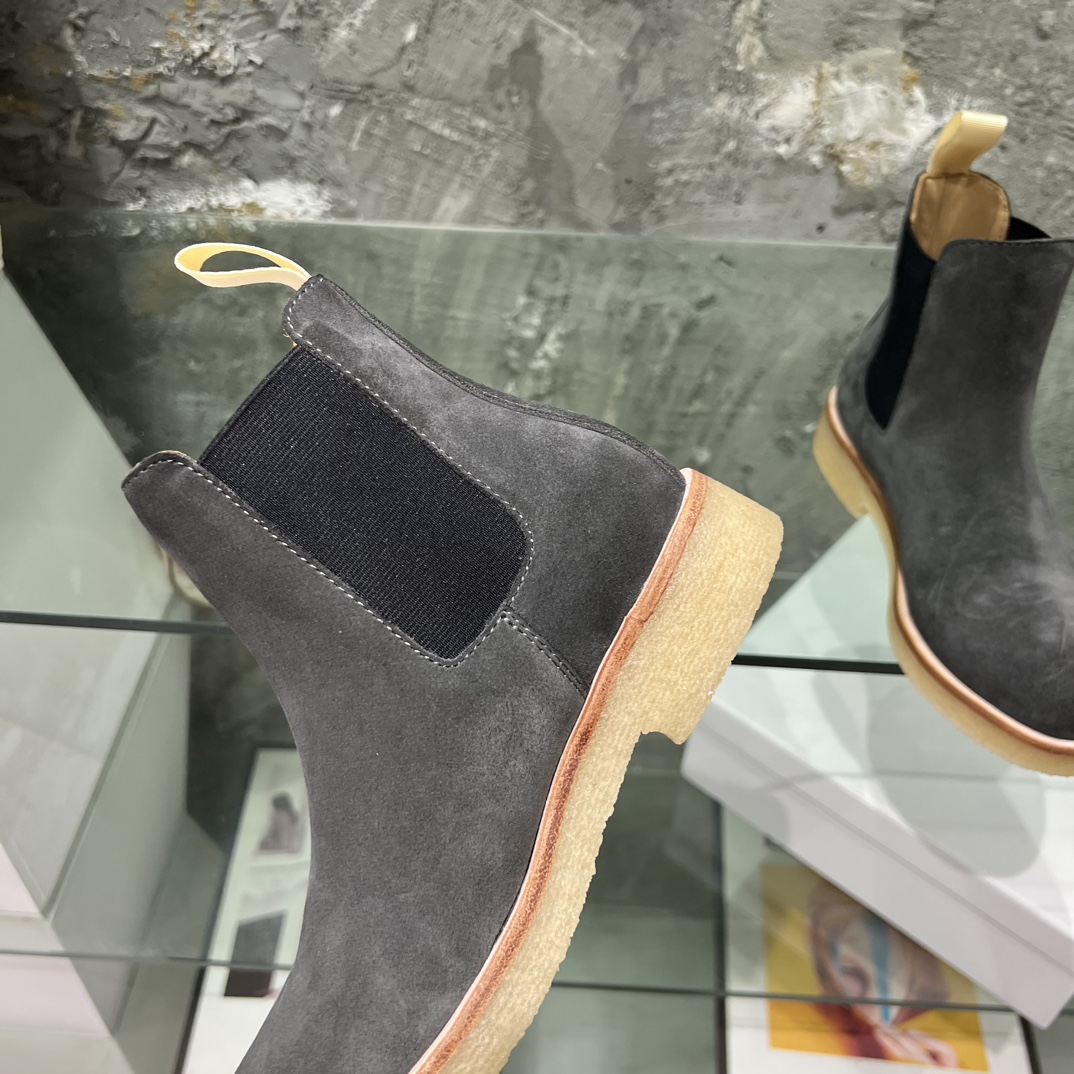 “Common Projects Chelsea Boots: Timeless Style for All Seasons” - 图片 5