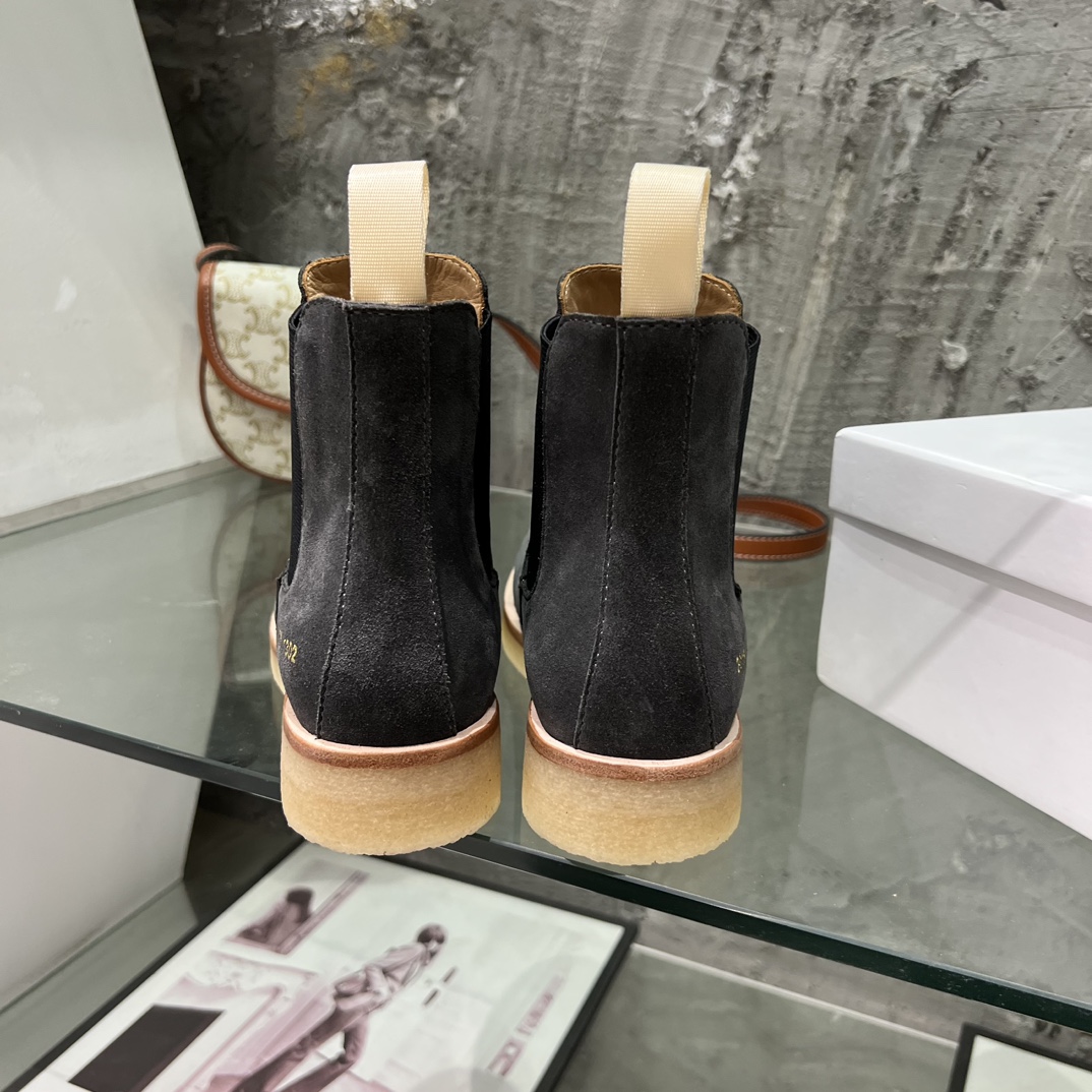 “Common Projects Chelsea Boots: Timeless Style for All Seasons” - 图片 8
