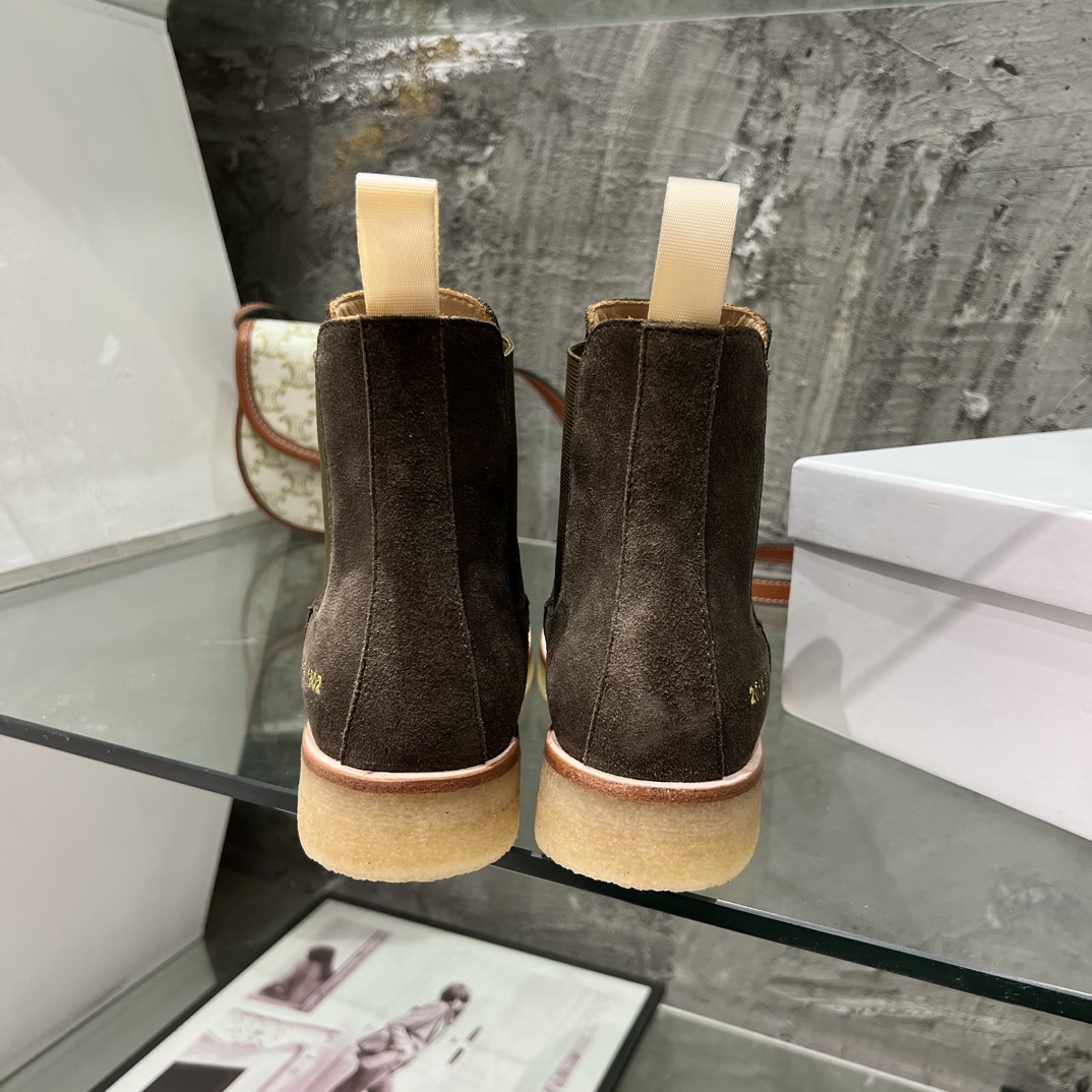 Stylish and Versatile: Common Projects Chelsea Boots for Both Men and Women - 图片 8