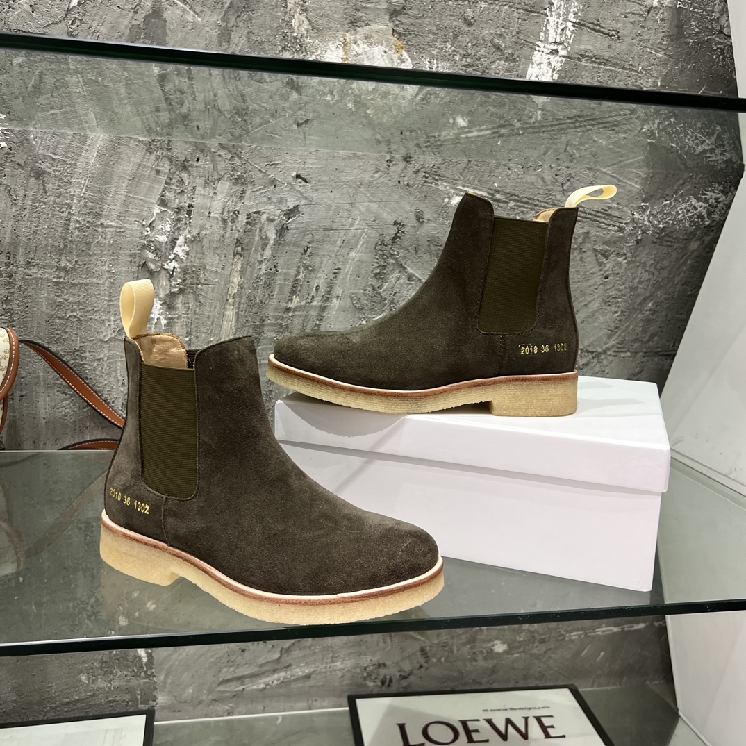 Stylish and Versatile: Common Projects Chelsea Boots for Both Men and Women - 图片 7