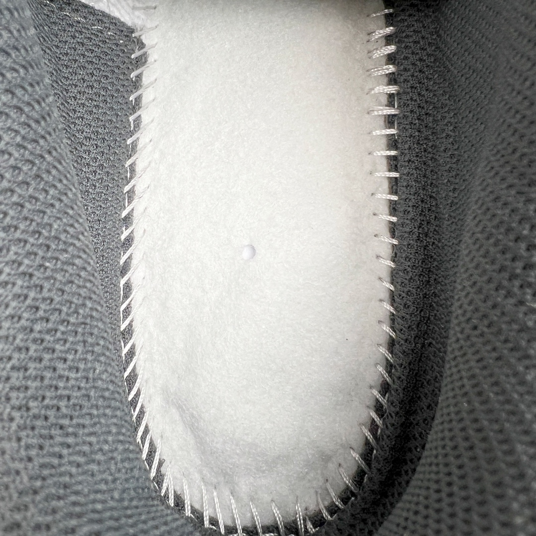 图片[9]-＃MX版 NK Air MAX 90 气垫复古减震跑步鞋 DM0029-103 经典重温 独家陆续补货 外单专供大厂出品 品质稳定 一百余色 终端操作 Air Max 90于1990年推出 来自Air Max系列 在Air Max 1的基础上改进而得 增加了气垫面积 外型上也更为流线 最特別的就是加入了菱纹塑胶嵌板 为Air Max 90增添了许多潮流气息 皮革鞋面 造就出色耐穿性和支撑力 Max Air缓震配置搭配泡棉中底 令Air Max 90轻盈而舒适 华夫格橡胶外底 铸就Air Max 90非凡的抓地力 而Air Max 90不仅是一双跑鞋 它成功跨越了时间的演进 成为了球鞋文化与潮流圈中最熟为人知的鞋款之一 尺码：36 36.5 37.5 38 38.5 39 40 40.5 41 42 42.5 43 44 44.5 45-选品中心