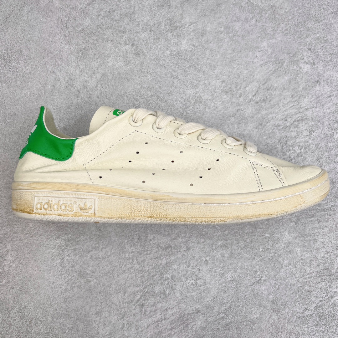 💰160 ＃纯原福利‼Balenciaga x Adidas Originals StanSmith 巴黎世家阿迪达斯联名款史密斯做旧风运动鞋 设计简洁 其流线鞋头设计和疏孔三间成为全球的时尚指标 这种皮革运动鞋配备饰有三叶标志的鞋踭垫 皮革衬里缔造舒适的穿着体验 尺码 35 36 37 38 39 40 41 42 43 44 45 编码：Xby2936030-运动鞋