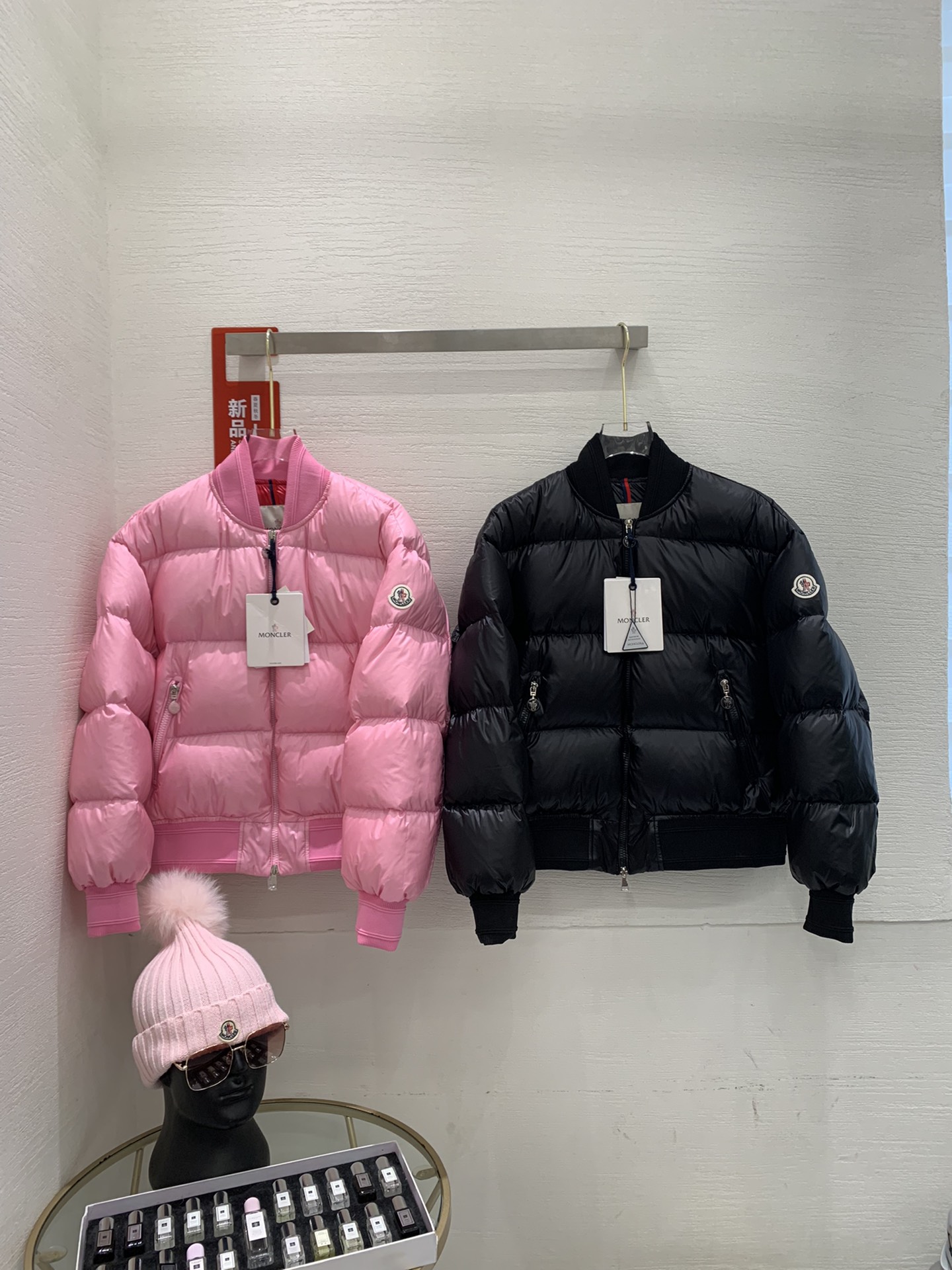 Moncler Vêtements Manteaux & Blousons Veste En Duvet Réplique bon marché
 Blanc Femmes Tricot Duvet d’oie blanche Série automne Fashion Pantalons de sport