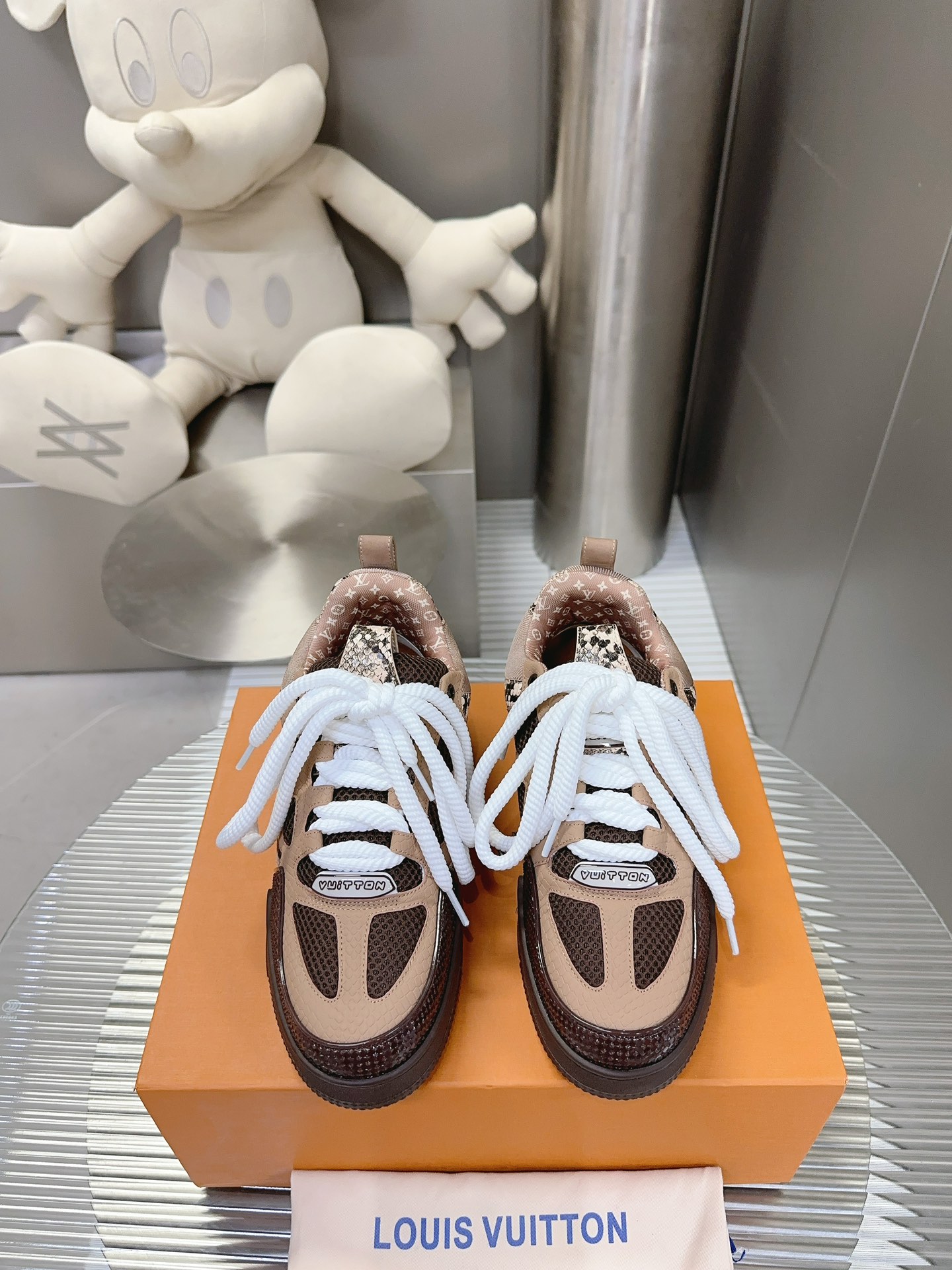 Louis Vuitton 顶版 𝟐𝟎𝟐𝟑/𝐒𝐒 𝐧𝐞𝐰 路易威登走秀滑板鞋