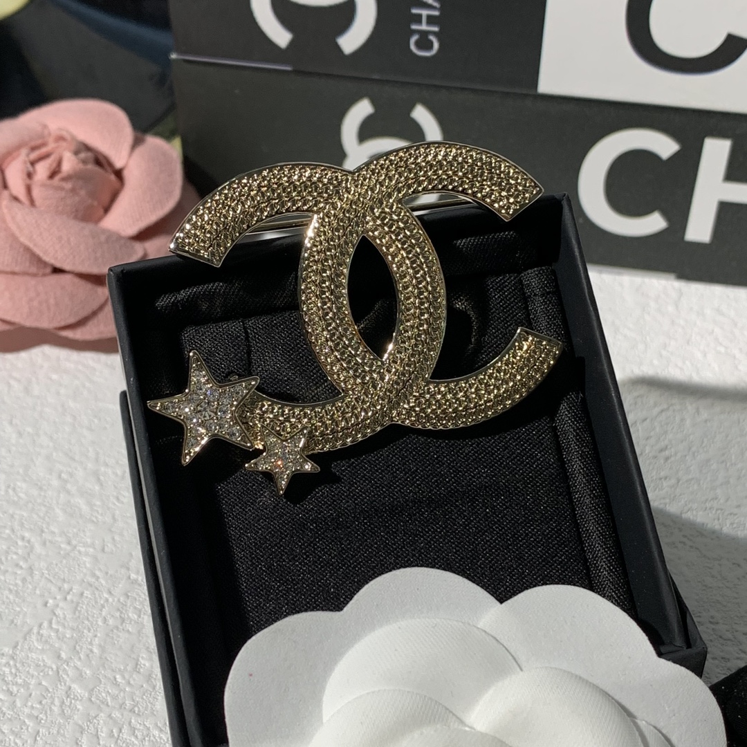 NO:100829,Little Fragrant Star Brooch Simple and versatile Premium Fashionable Essence Essentials, Chanel Brooch, Chanel, Brooch, Brooch, Broastpin19860909小香星星胸针 简约百搭高级 时髦精必备单品,香奈儿胸针,chanel,brooch，breastpin,Jewelry