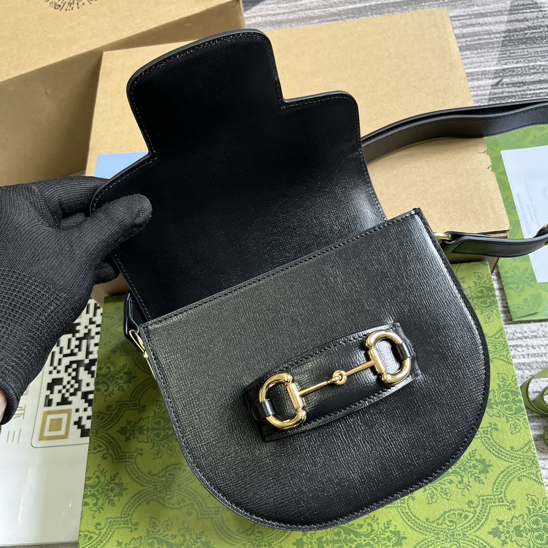 配全套包装️原厂皮迷你斜挎马鞍包古驰Aria-时尚咏叹调系列运用现代手法焕新演绎经典元素竹节是古驰的经典