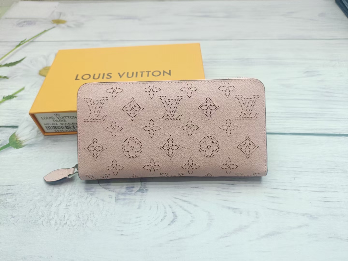 Elegant women's leather long zipper wallet front