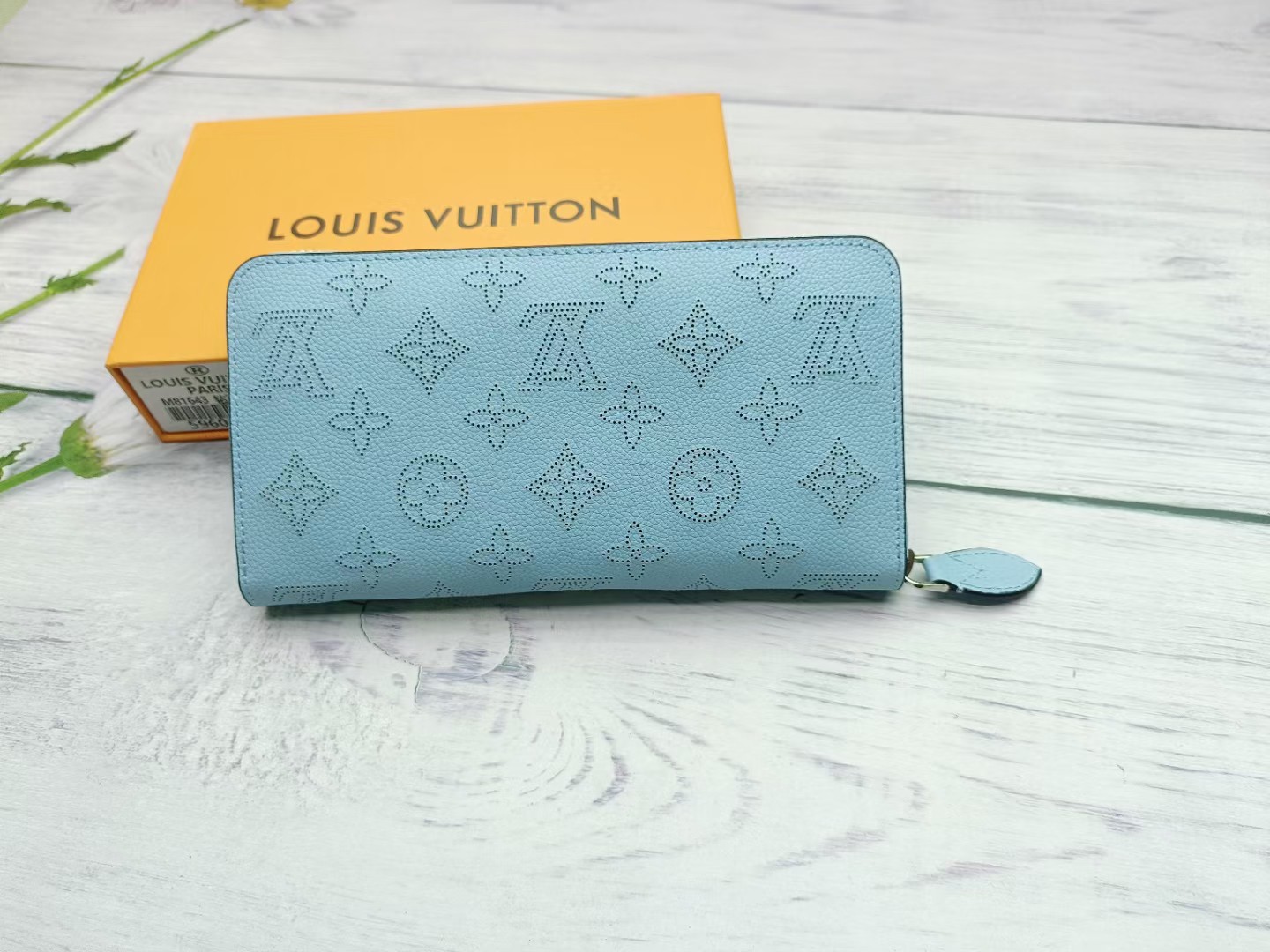 Leather zipper wallet open view