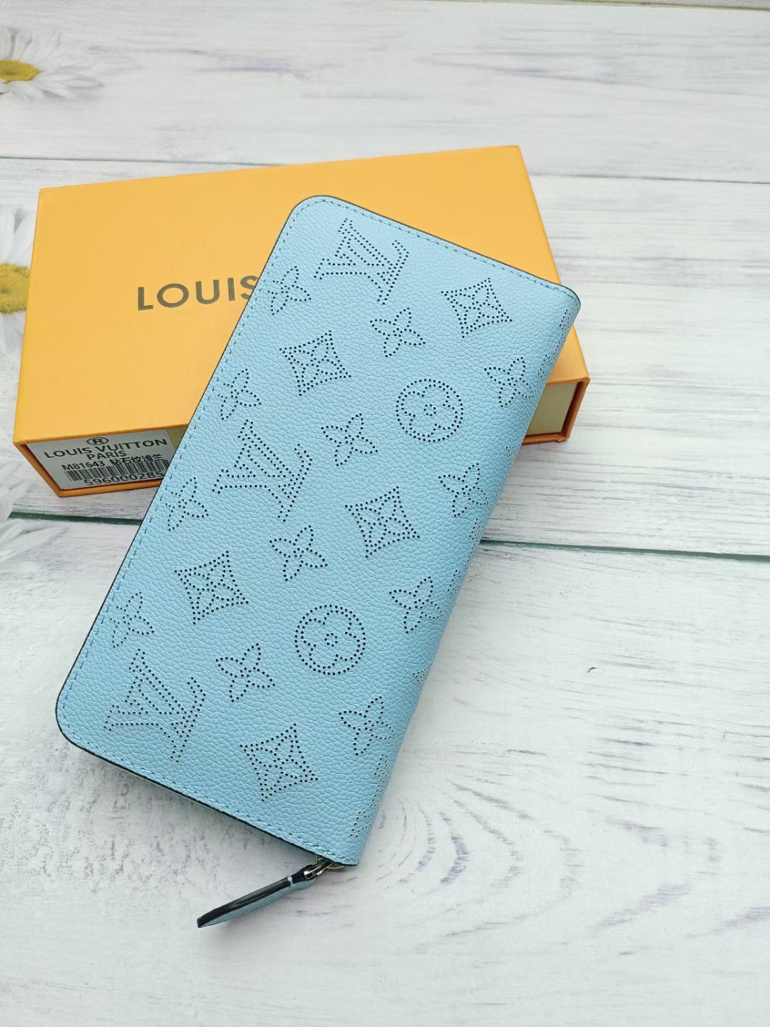 Long leather zipper wallet in different colors