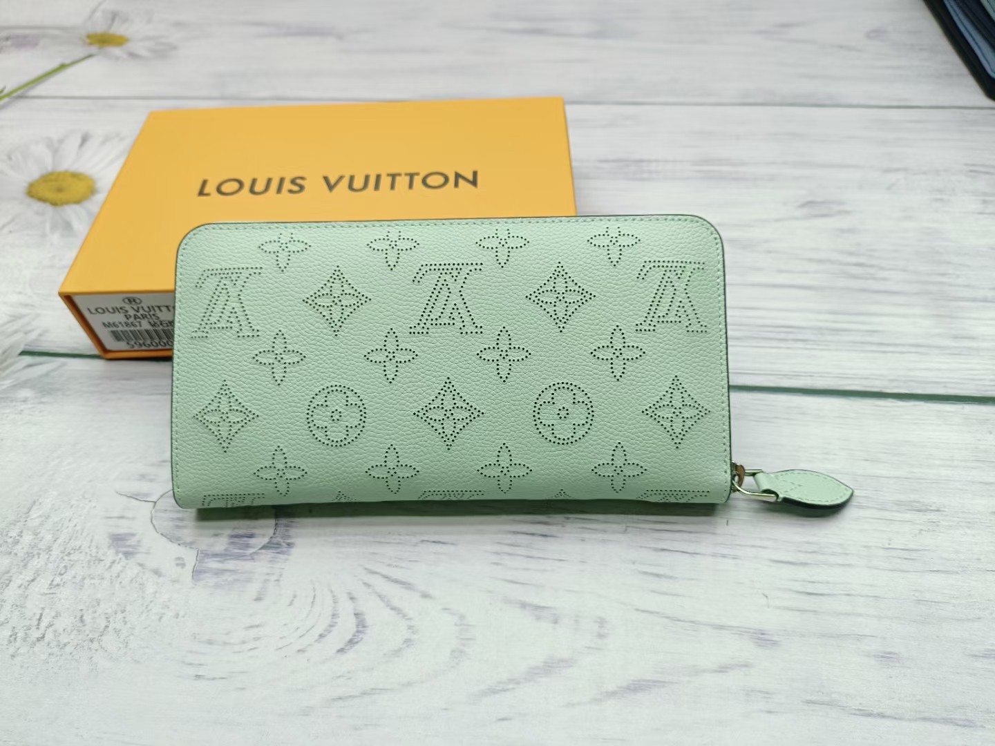 Leather wallet stitching detail