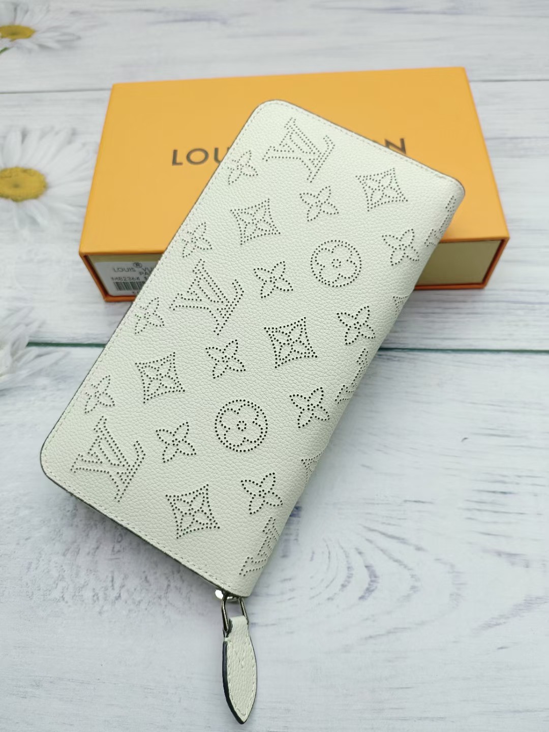 Leather wallet RFID protection