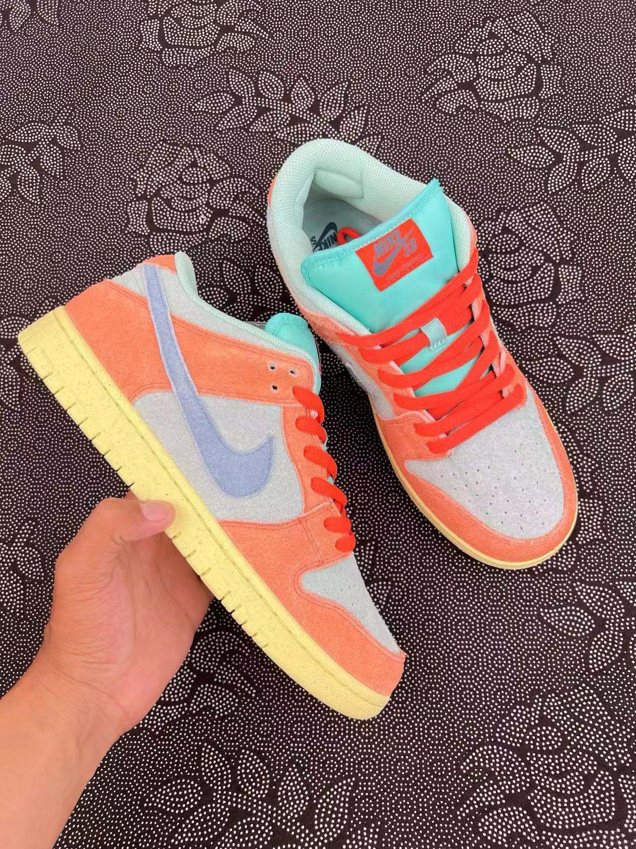 ? Nike Dunk SB Low 