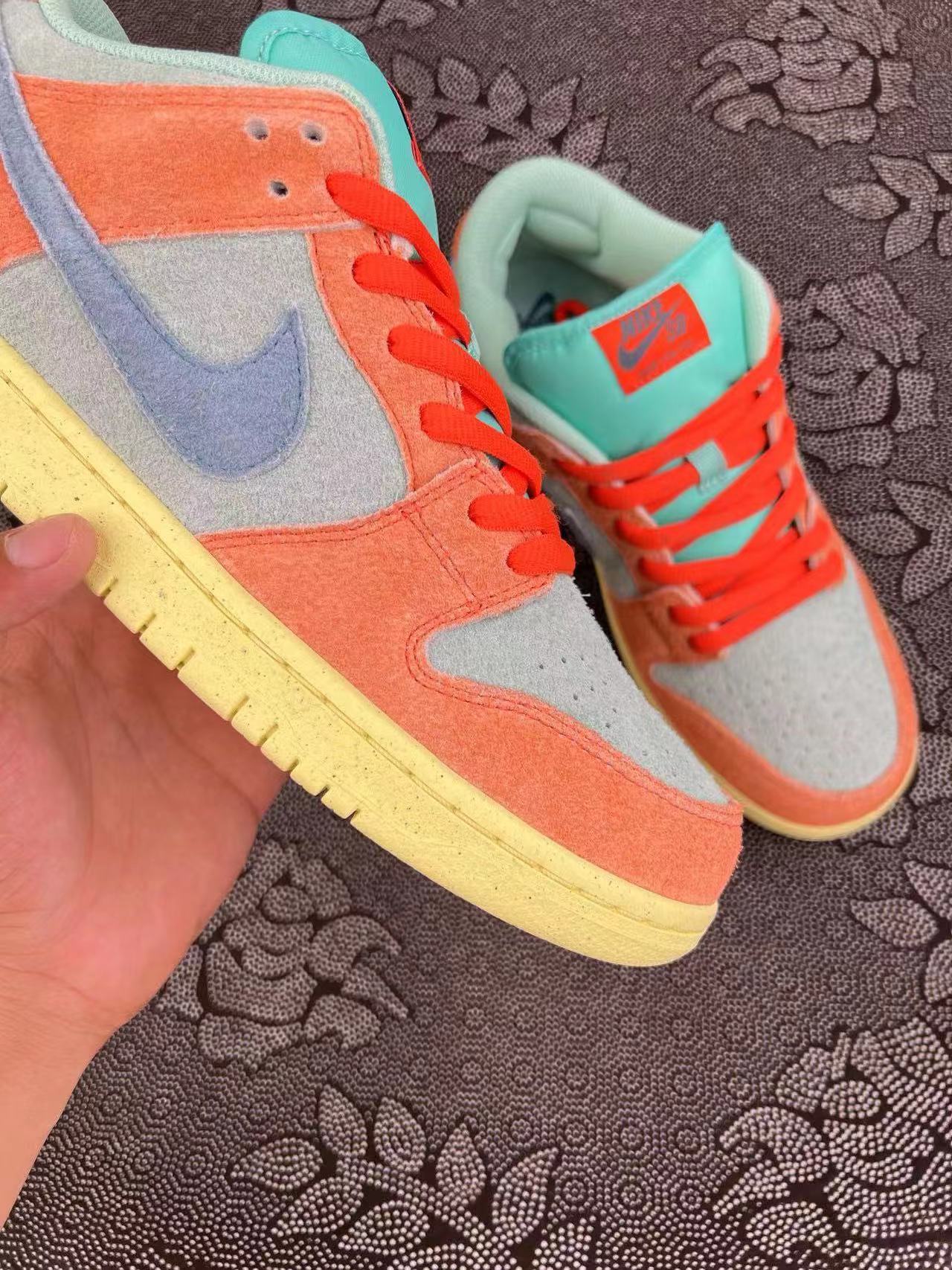 ? Nike Dunk SB Low 