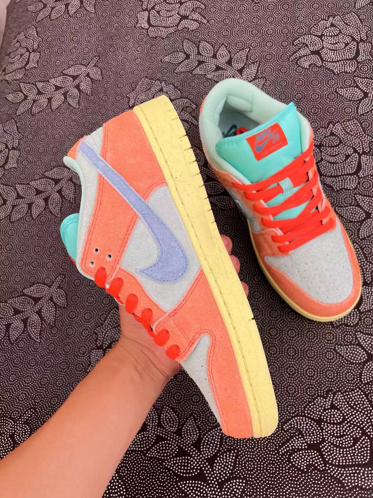 ? Nike Dunk SB Low 