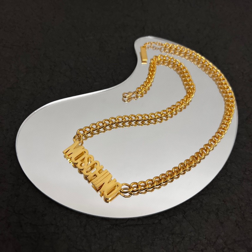 MOSCHINO 字母 项链 金属感十足 特别特别赞,整体细节非常令人惊喜,设计感十足,必须为世家的设计点个大大的赞,不仅带出个人自信及品味 5