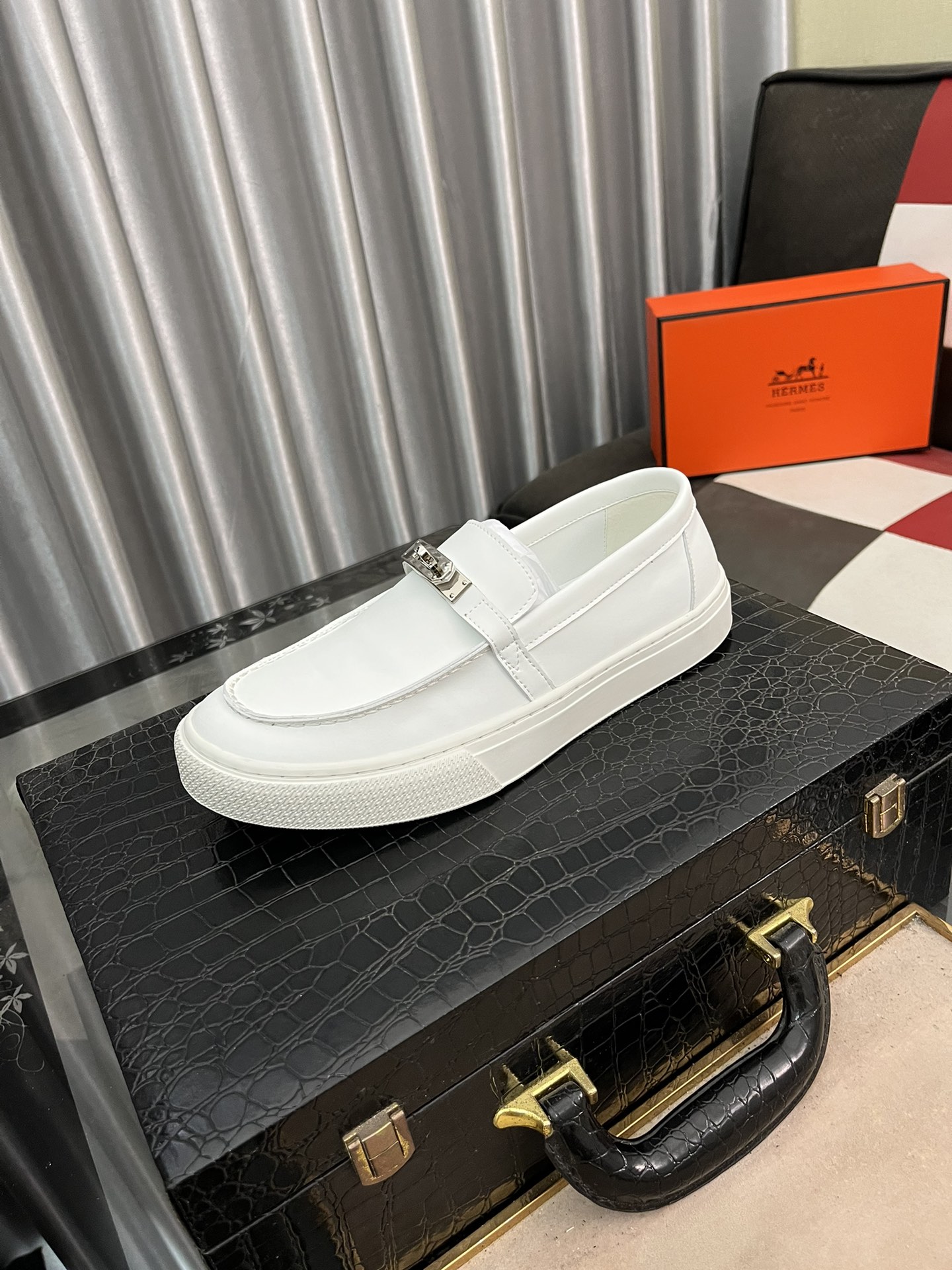 NO:604994,'Hermès*' The latest popular casual shoes, top brand [seduce] luxury~purchase, top~quality. [Strong] The upper is made of imported breathable cowhide with cloth material, breathable sheepskin lining () and fine workmanship. Original stylish and stylish soft rubber wear-resistant outsole, code number: 38-445 colors available, hermes, cowhide, sheepskin19860909《 爱马仕* 》 最新爆款休闲鞋,顶端品牌[勾引]奢侈～代购,顶级～质量.[强]鞋面選用进口透气牛皮搭配布面料材质透气羊皮内里（）精细做工.原版个性时尚柔软橡膠耐磨大底,码数: 38-445色可选,,hermes,cowhide,sheepskin,Men's shoes