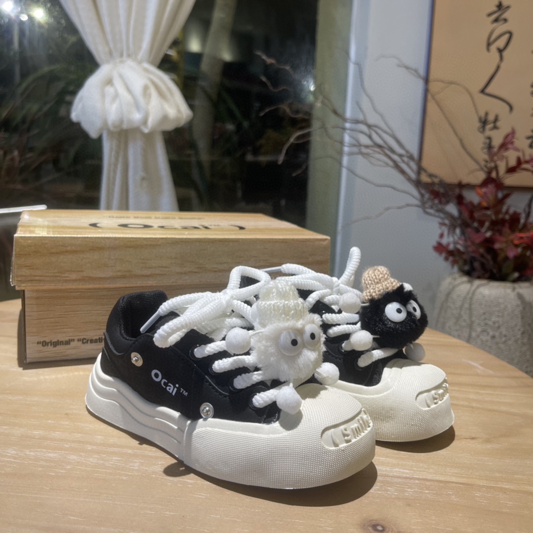 NO:338961,Welfare is here, special offers are not refunded and exchanged. Brand: Ocai, Cute, 23-37. This is a trendy brand of children's shoes that are now crazy and have finally been shipped!  That's right, he is Ocai's ugly and cute shoes with invisible Velcro is easy to put on and off. The anti-slip and wear-resistant accessories can be disassembled at will. It can be worn on one shoe and two. It can be worn in different styles. It can be salty or sweet. It's really a must-have for personal use, special price,19860909福利来啦,特价不退换 品牌: Ocai 丑萌 码数23-37 这是一款现在炒疯的潮牌童鞋也终于出货啦！没错他就是Ocai丑萌鞋采用隐形魔术贴方便穿脱 防滑耐磨配件可随意拆卸 真正做到一鞋两穿 穿出不同的风格 可盐可甜 简直超爱 必备自留款,特价款,,Children's