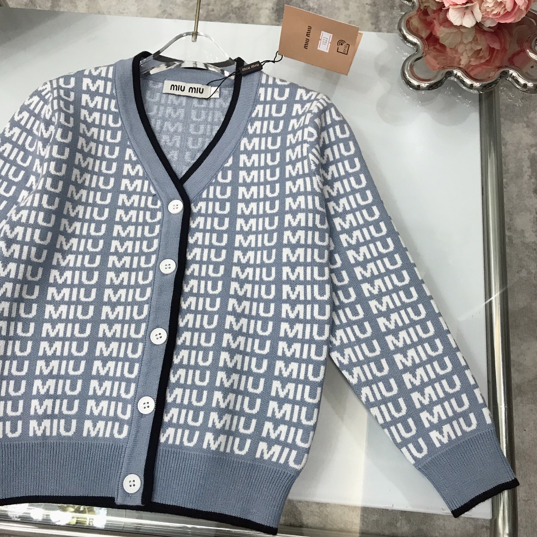 MiUMIU Baby Girls’ Rabbit-Flushed Sweaters: Soft, Cozy, and Stylish Winter Wear - 图片 8