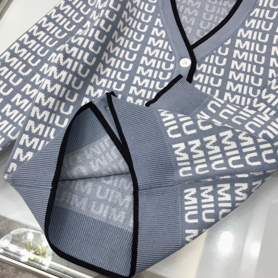 MiUMIU Baby Girls’ Rabbit-Flushed Sweaters: Soft, Cozy, and Stylish Winter Wear - 图片 7