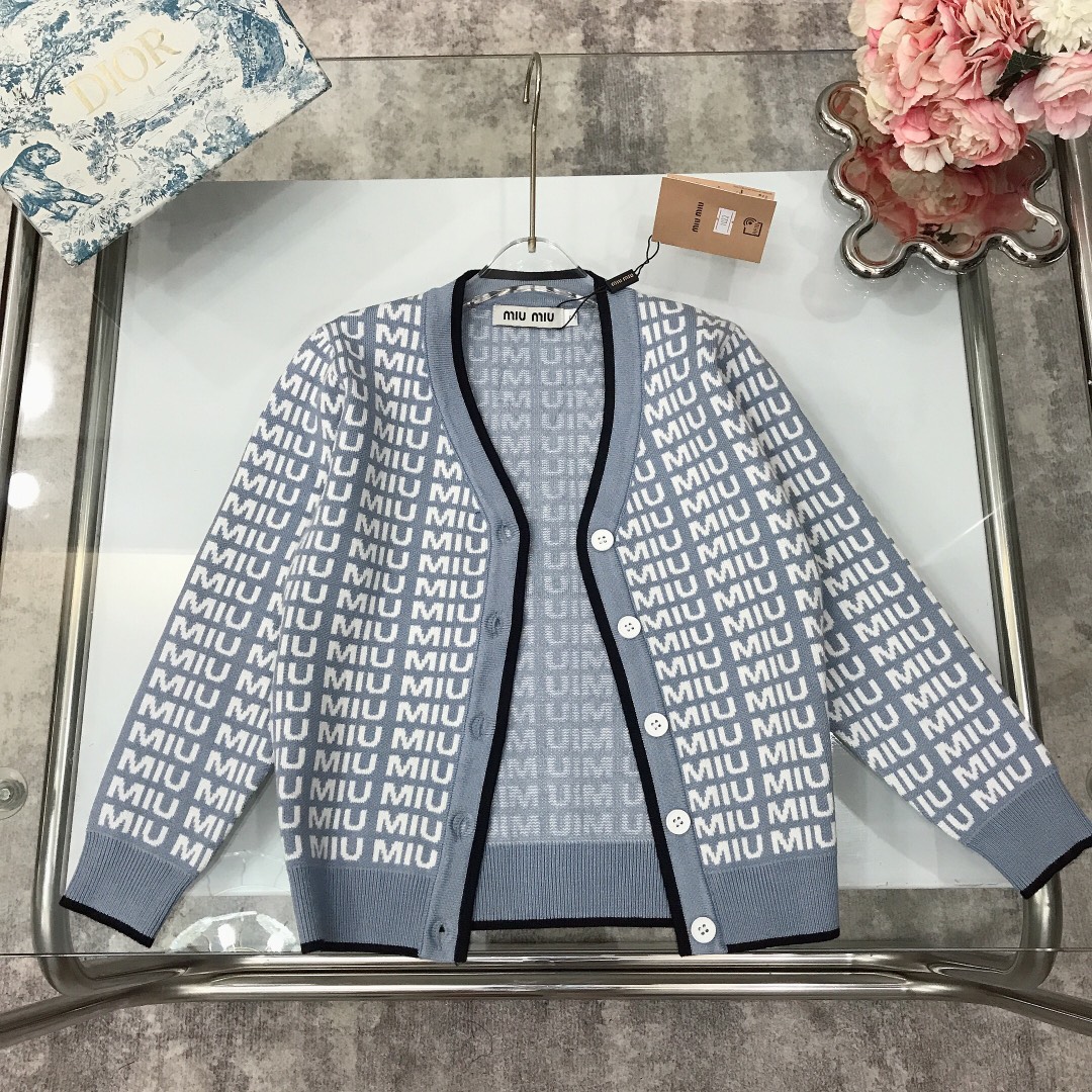 MiUMIU Baby Girls’ Rabbit-Flushed Sweaters: Soft, Cozy, and Stylish Winter Wear - 图片 2