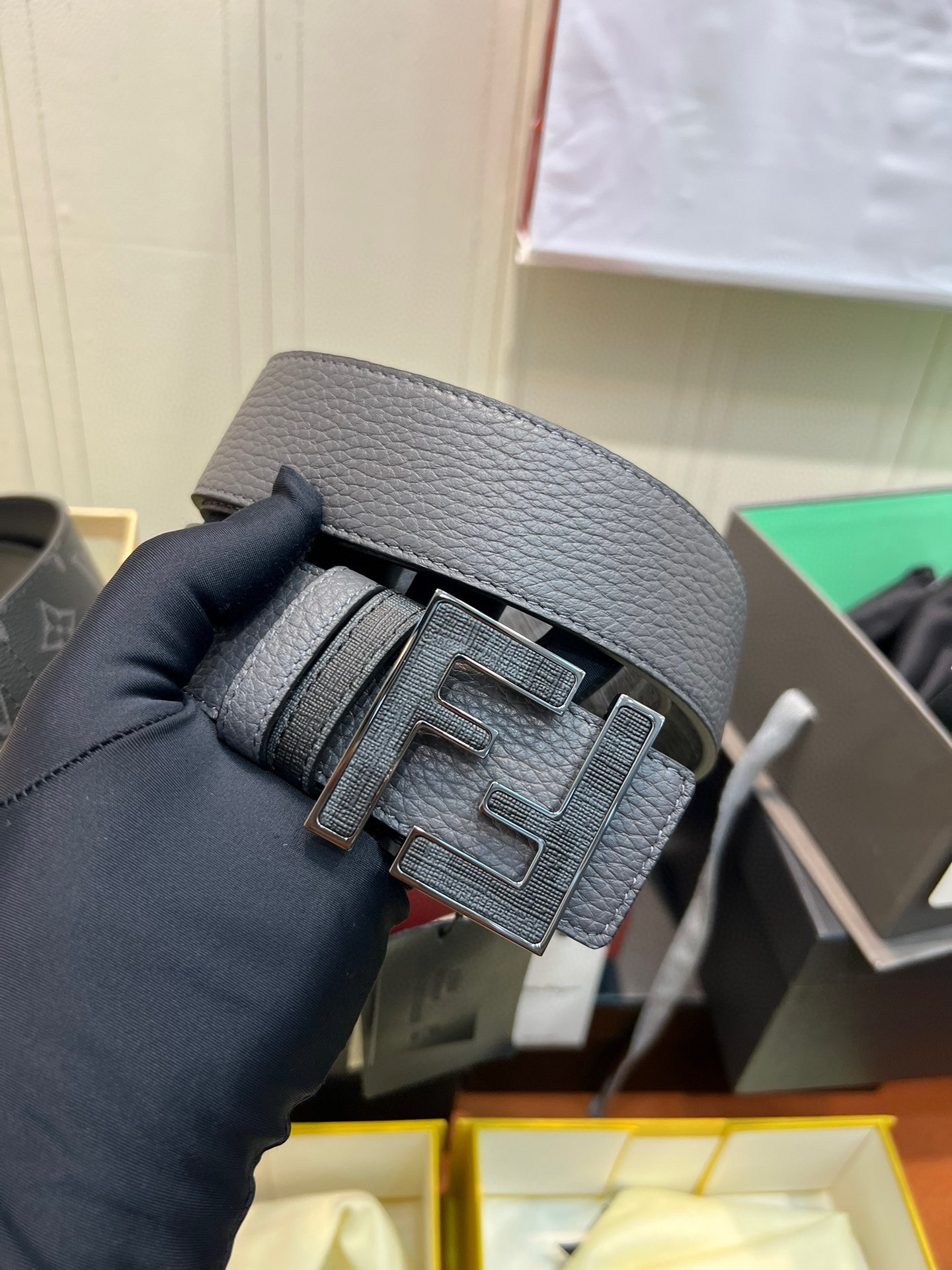 Fendi 特殊供货渠道 𝗙𝗶𝗻𝗲 𝗖𝗿𝗮𝗳𝘁𝘀𝗺𝗮𝗻𝘀𝗵𝗶𝗽 𝗗𝗲𝘁𝗮𝗶𝗹𝘀 精细工艺细节