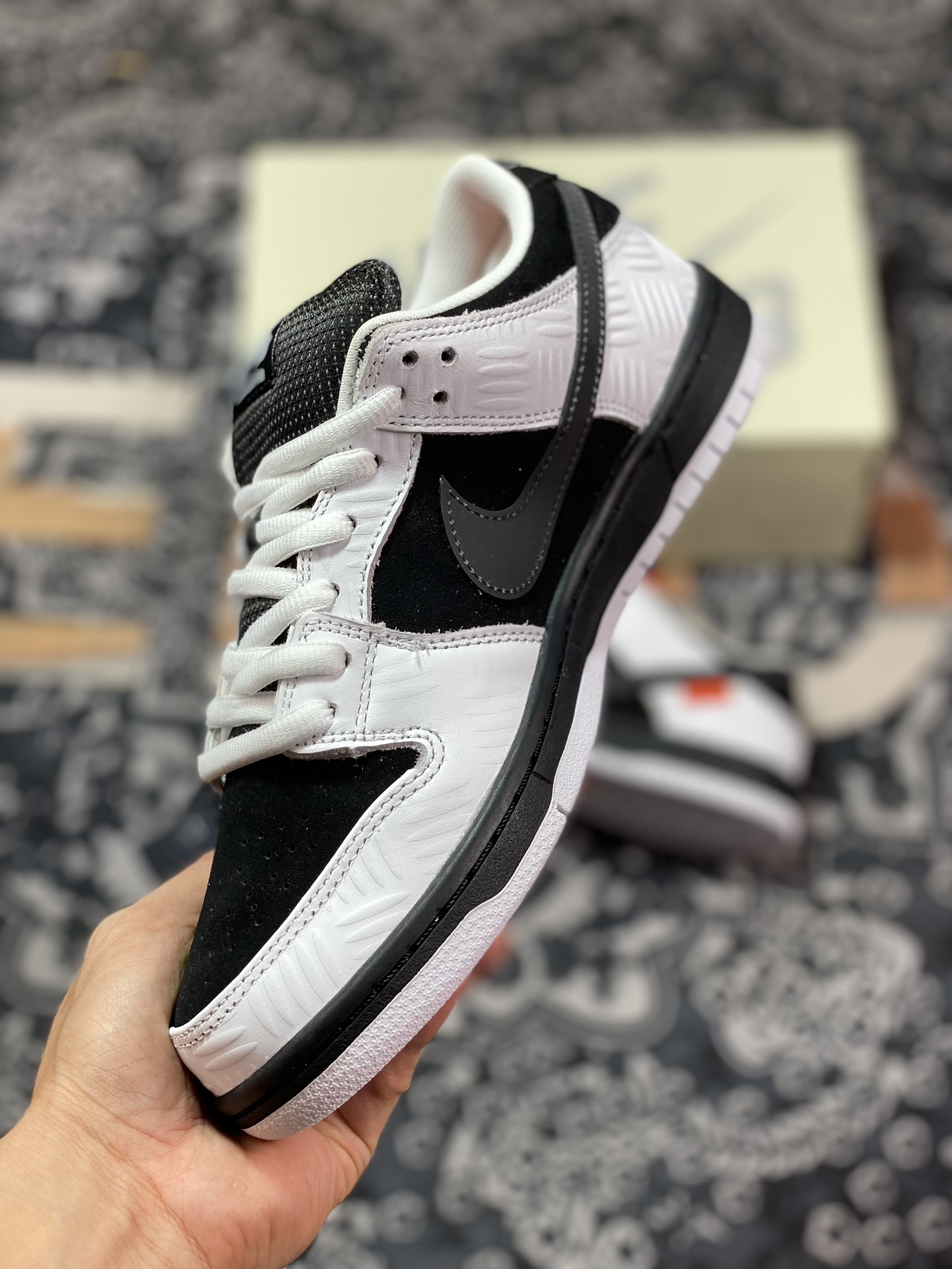 Preferred original level Tightbooth x NK Dunk SB Low joint embossed black and white FD2629-100