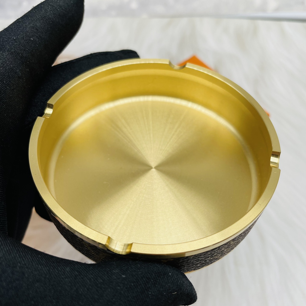 Pure copper ashtray with cigarettes