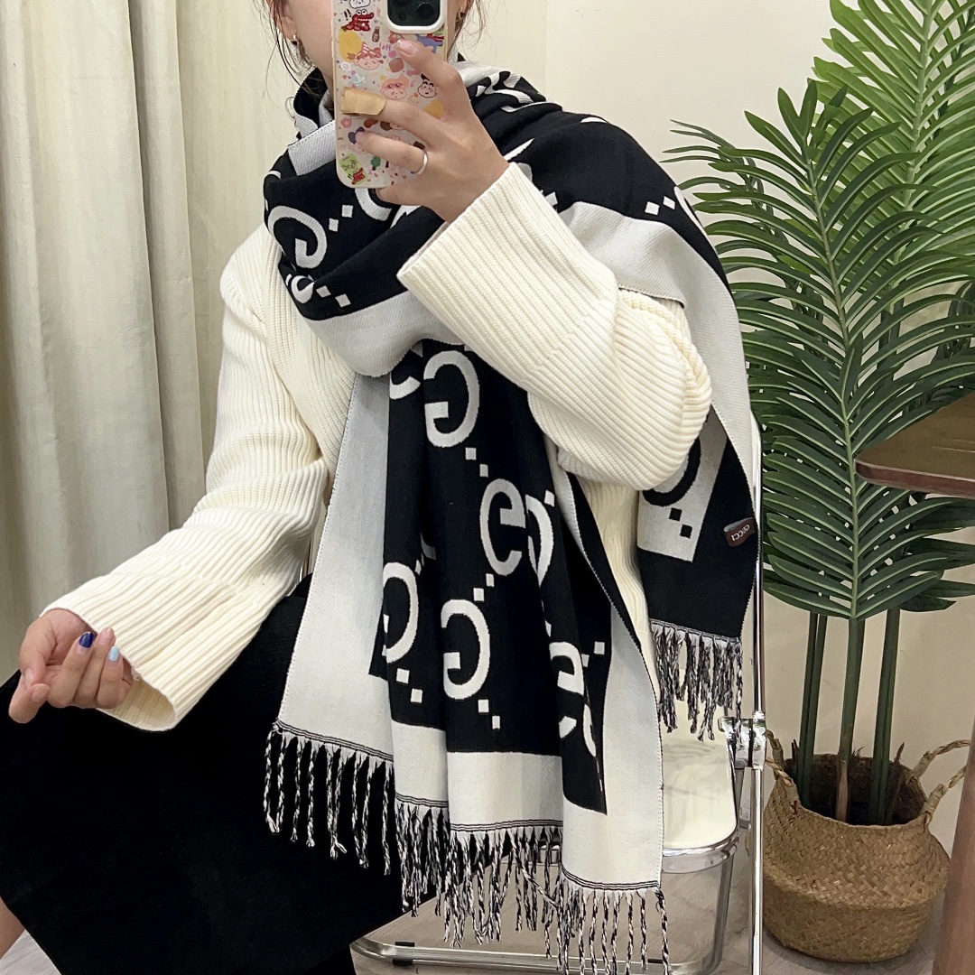 NO:163082,New scarf with core yarn texture, soft and warm, double-sided and two-color, exquisite workmanship, both scarf and shawls, size 180:65, ordinary scarf, shawls19860909秋冬新款围巾,包芯纱质地,柔和保暖,双面双色,做工精美,既是围巾又可以做披肩,尺寸180:65,普通围巾,shawls,scarf