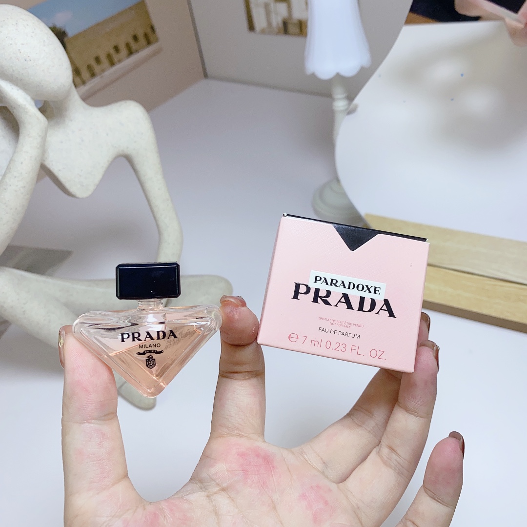 ¡Muestra de perfume intenso de Prada Paradoxe de 7ml!