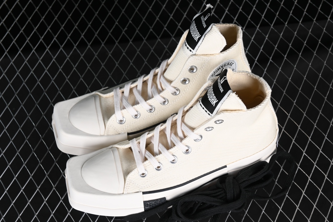 💰180纯原
Converse x Rickowens 联名款高帮休闲板鞋 172342C
#Rick Owens 对Converse 的经典 Chuck 70s 进行了前卫独特风格,大胆设计添加长鞋靴、独特的橡胶双鞋头和方格鞋头以及模压橡胶鞋跟。
#定制的 DRKSHDW和 TURBODRK 图标,包括鞋舌处的联名徽章,彰显其品牌。
尺码:35 36 36.5 37 37.5 38 39 39.5 40 41 41.5 42 42.5 43 44 M.C3