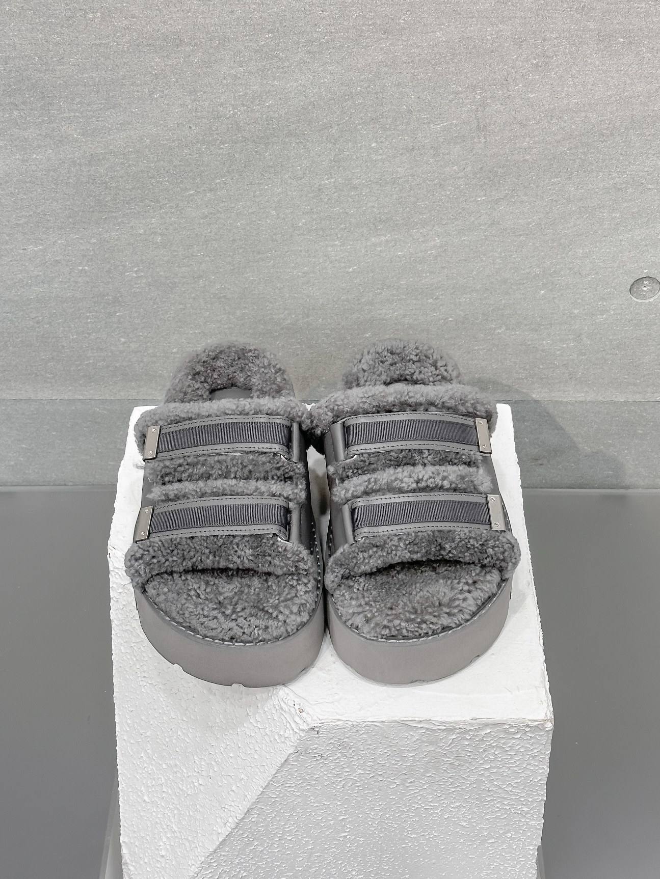 New Cortex Slippers for Lazy Comfort: 4cm Taller, Thicker, and Stylish - 图片 1