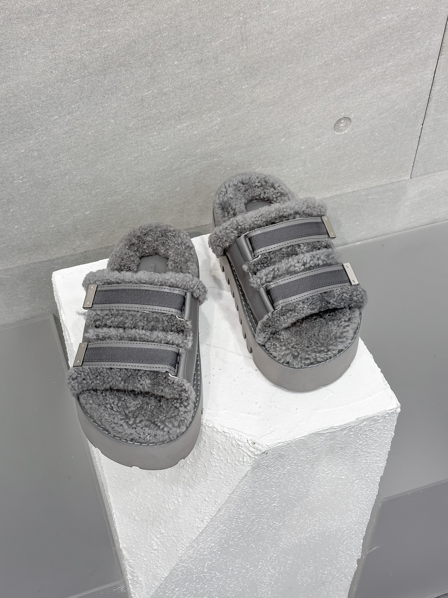 New Cortex Slippers for Lazy Comfort: 4cm Taller, Thicker, and Stylish - 图片 2