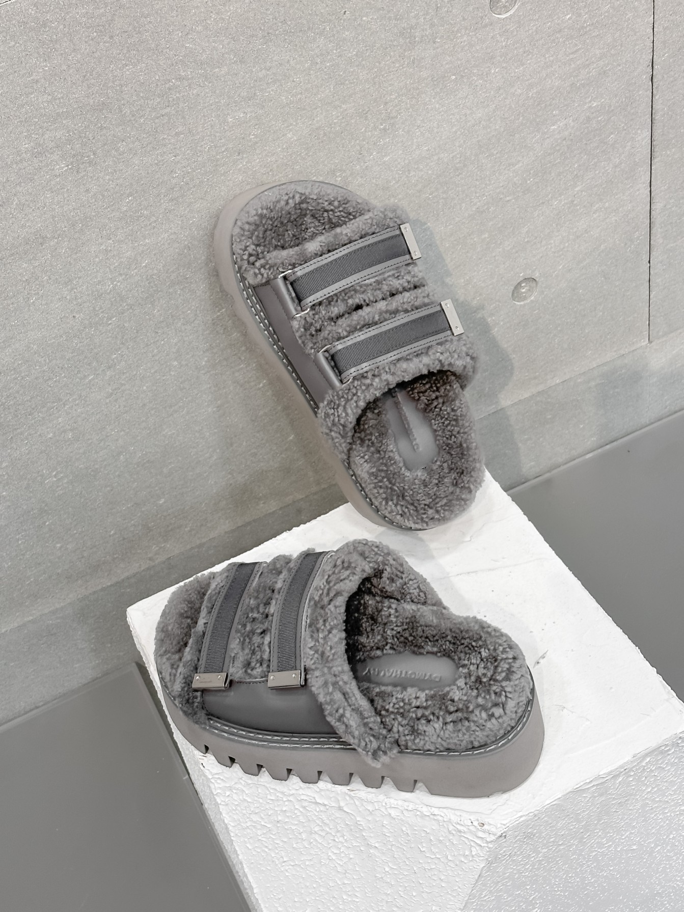 New Cortex Slippers for Lazy Comfort: 4cm Taller, Thicker, and Stylish - 图片 5
