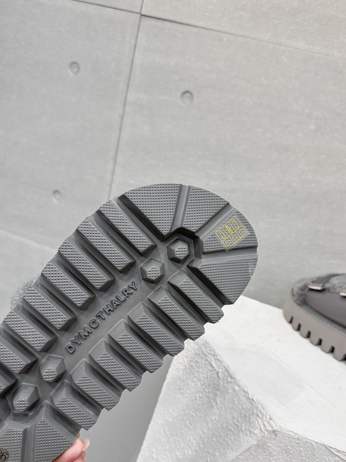 New Cortex Slippers for Lazy Comfort: 4cm Taller, Thicker, and Stylish - 图片 8