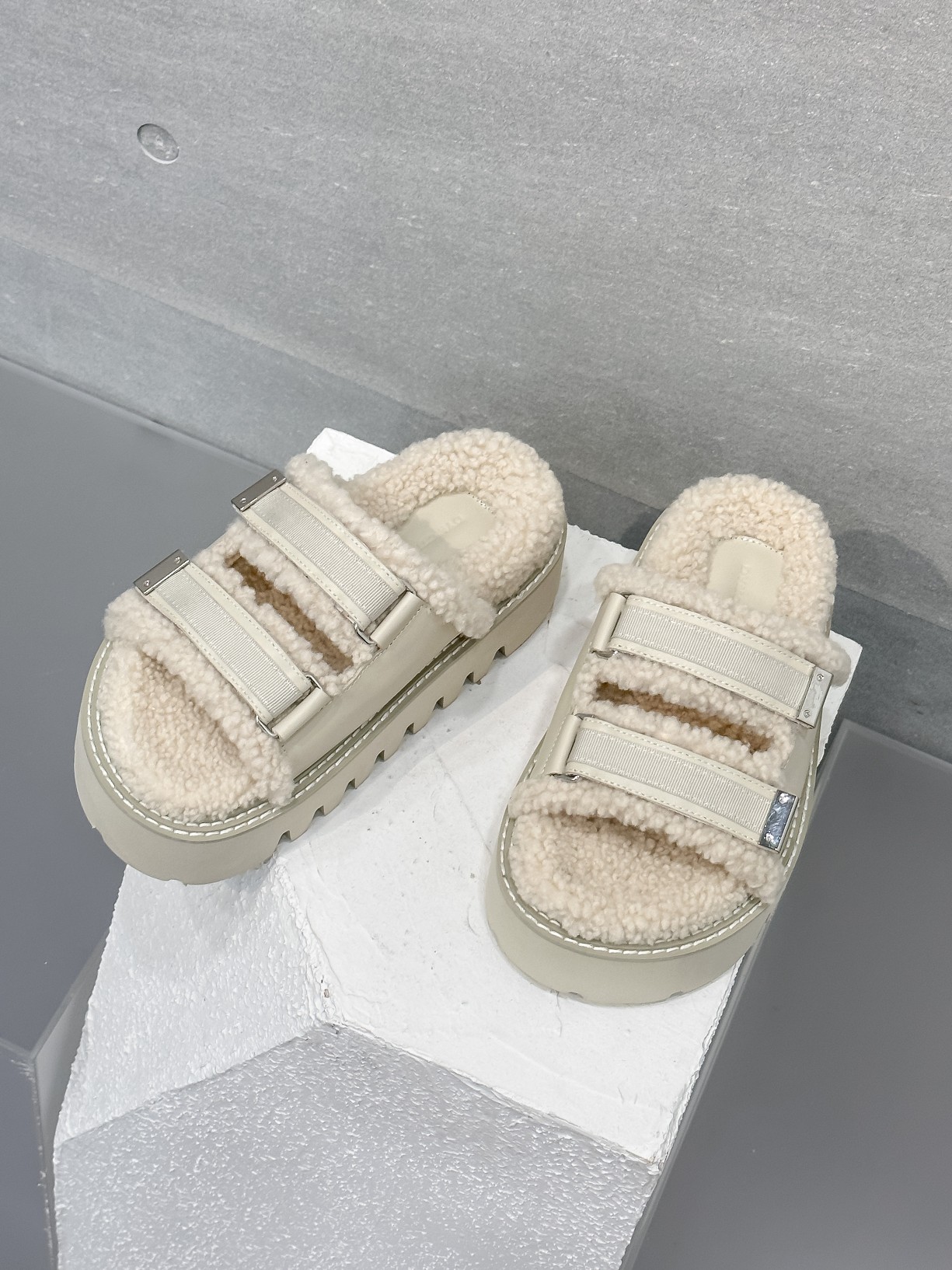 Luxurious Thick-Haired Cortex Slippers for 4cm Extra Height – Product Review