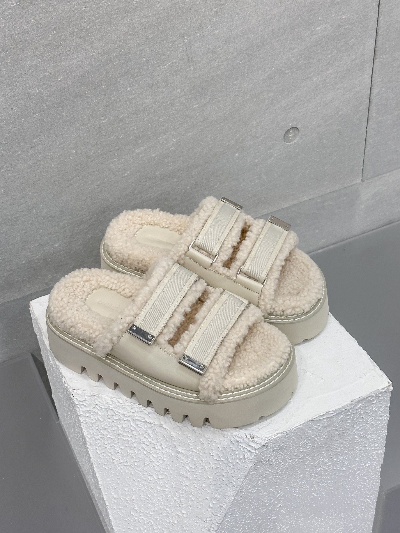 Luxurious Thick-Haired Cortex Slippers for 4cm Extra Height – Product Review - 图片 2