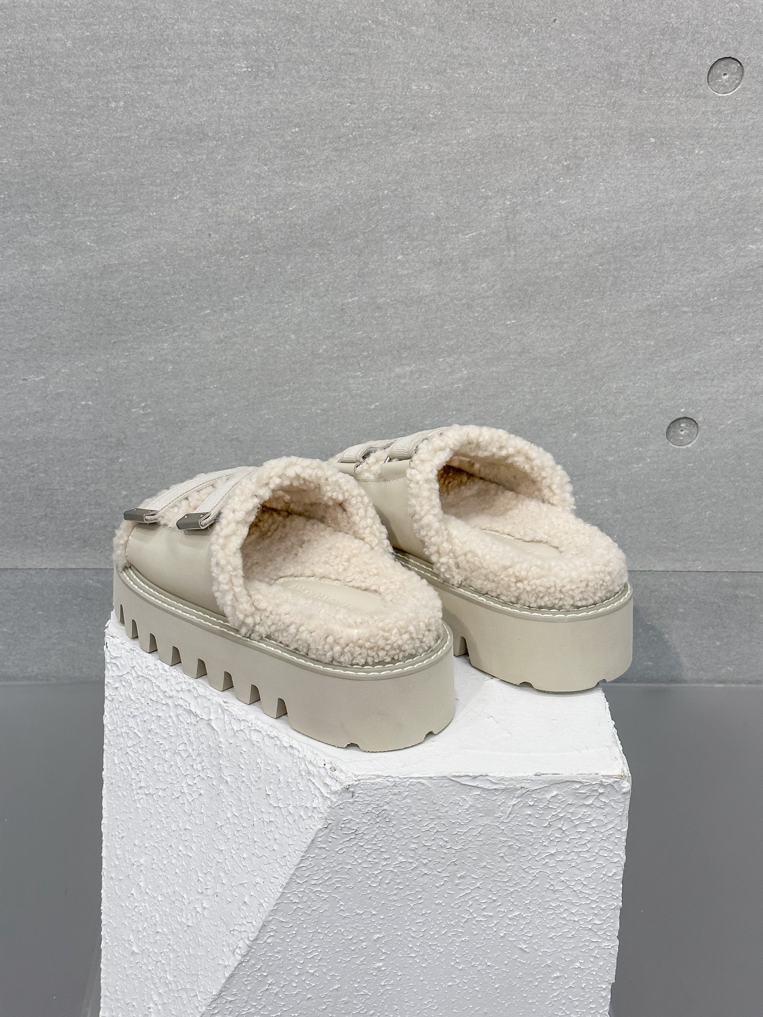 Luxurious Thick-Haired Cortex Slippers for 4cm Extra Height – Product Review - 图片 3